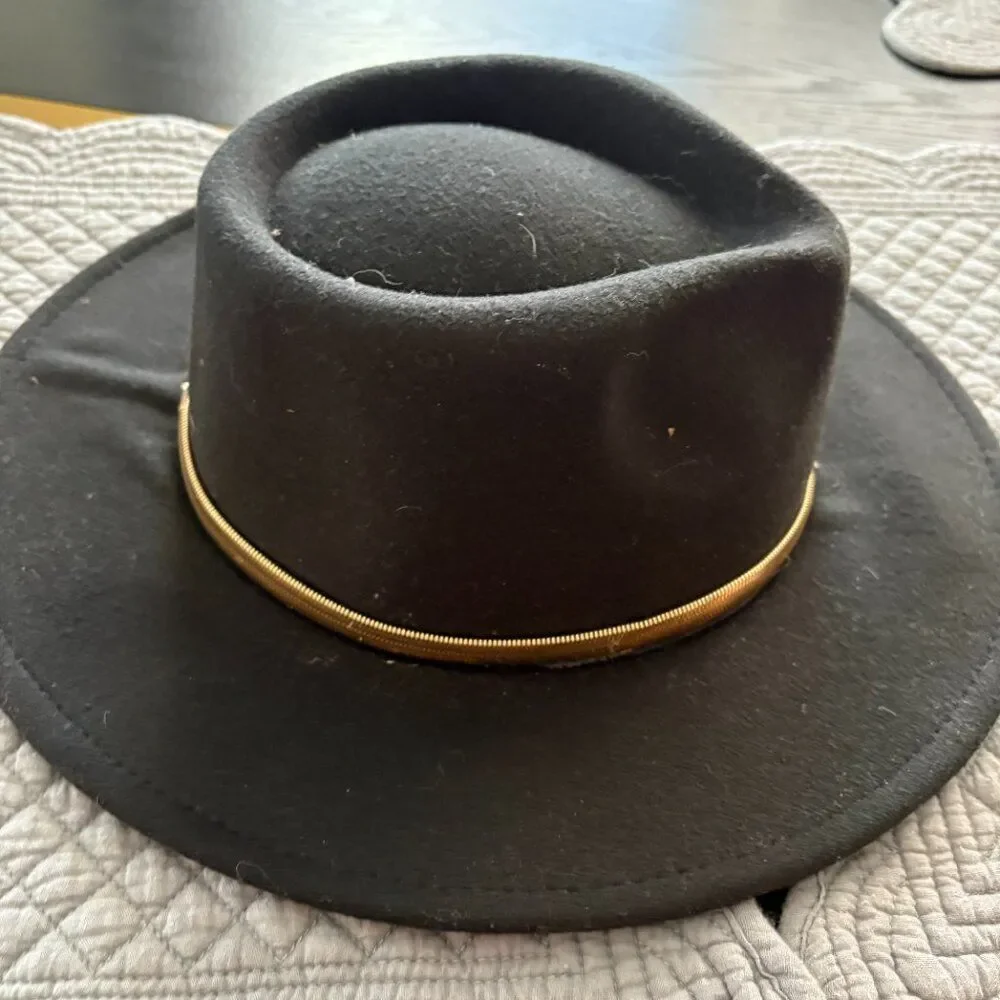 Black Fedora Hat w/Gold Band – Wide Brim, Classic Unisex Style NWOT